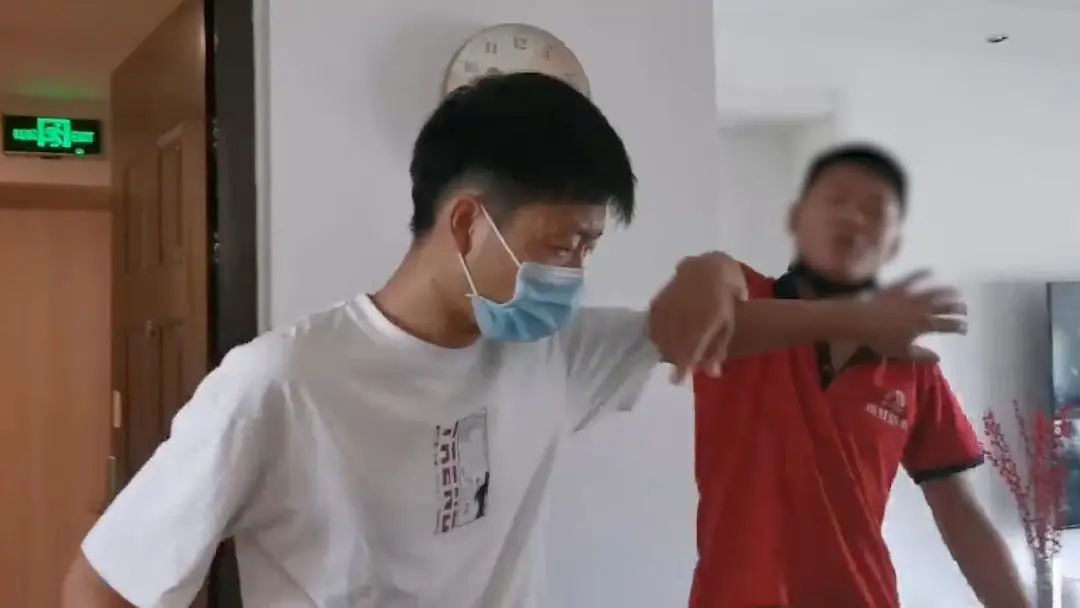 DƬ
